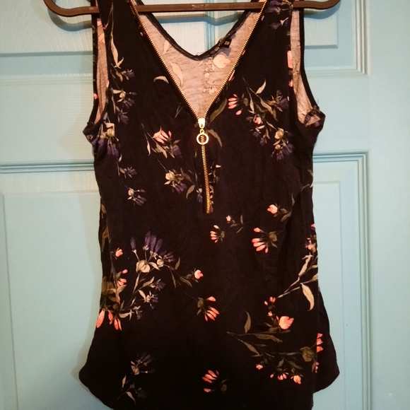 Top - Picture 1 of 2